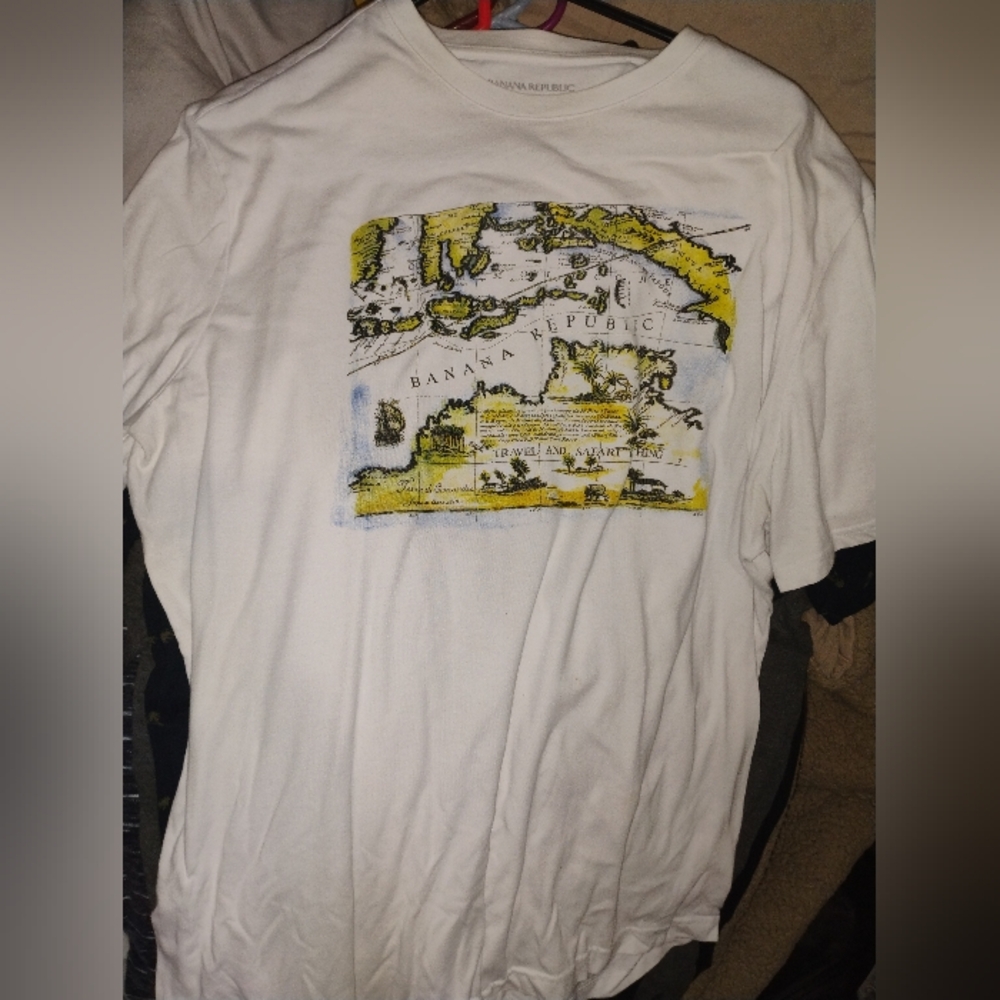 Banana Republic Graphic Tshirt Size XL